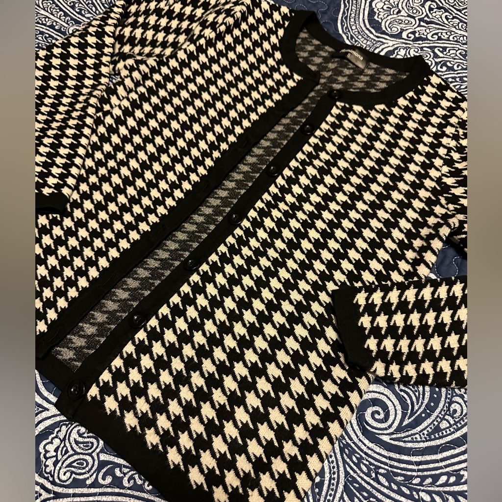 Woman’s Black And White Cozy Button Sweater. Size Small.